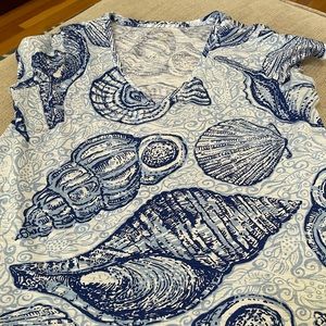 Shirt sleeve shirt with seashell print